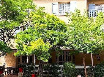 Hotel Auberge Lou Caleou Venejan